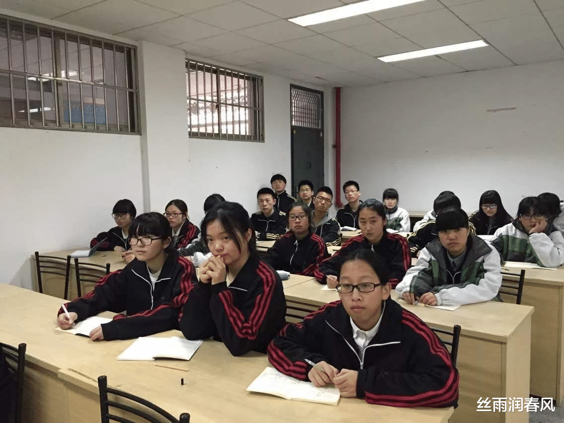 高考学霸们都说自己从没上过辅导班, 奔波于各辅导的你还继续么?