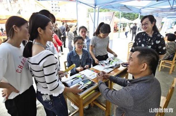 大学生因“姓名”奇特走红, 国企都不敢录用, 网友: 再优秀也不用