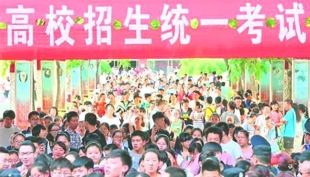 高考成绩和平时成绩, 之间差距会有多大? 说出来你可能不敢相信