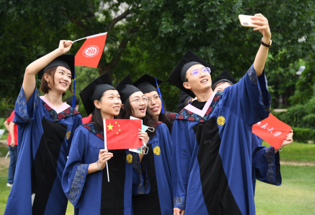 大学生付费实习现象出现, 几个专业都存在, 填志愿时应“避雷”