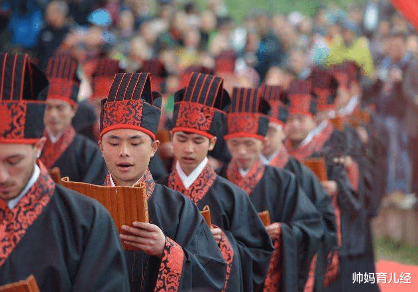 女老师体罚20多名学生, 学校将其辞退, 她反手把教体局告上法庭