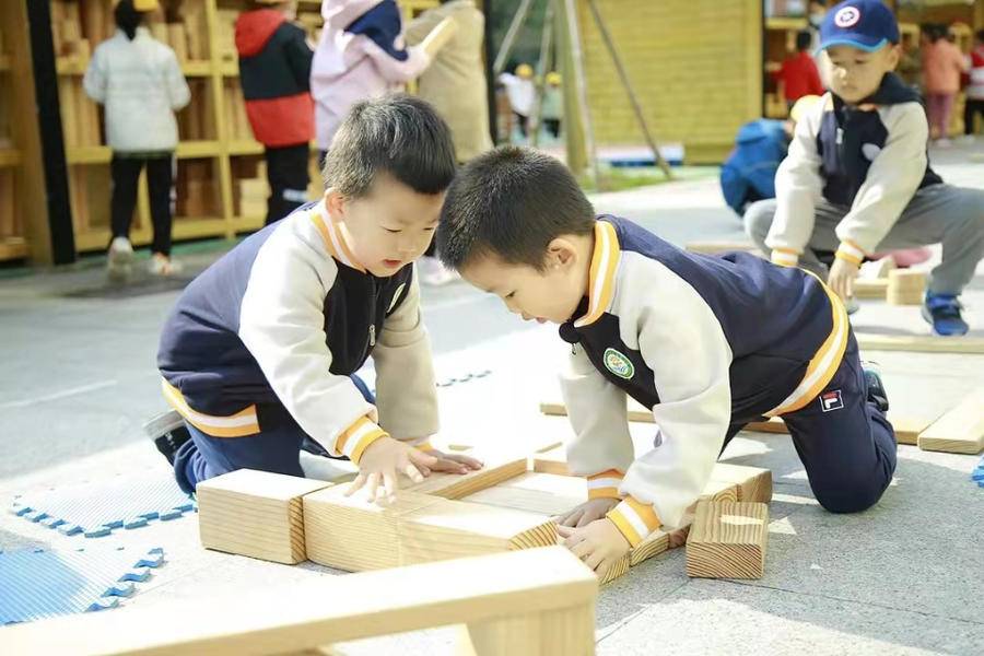 威海市教育局: 对“小学化”严重的幼儿园, 实行降类处理