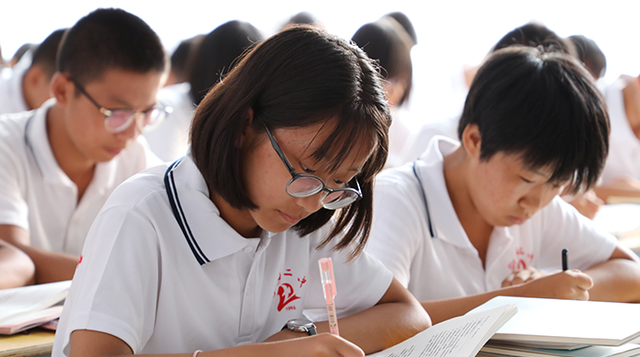 考上重点不代表高枕无忧, 
生“堕落”, 学霸也可能抵挡不住