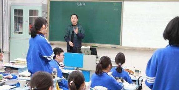 中小学教师“超编”, 仍出现教师不够, 教师哪去了? 校长说出实情