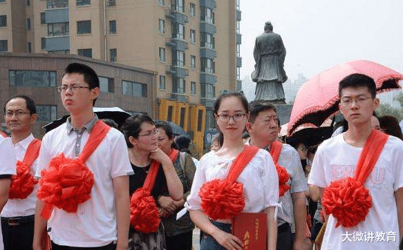 双减后, 什么家庭更容易出学霸? 班主任道出真相, 与财力关系不大