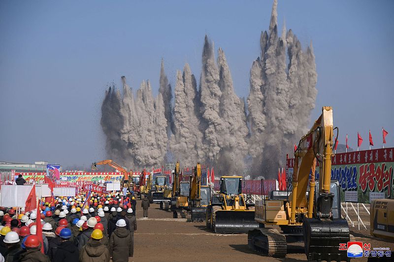 一万套住房同时奠基、放烟花, 朝鲜如此盖房子、分房子