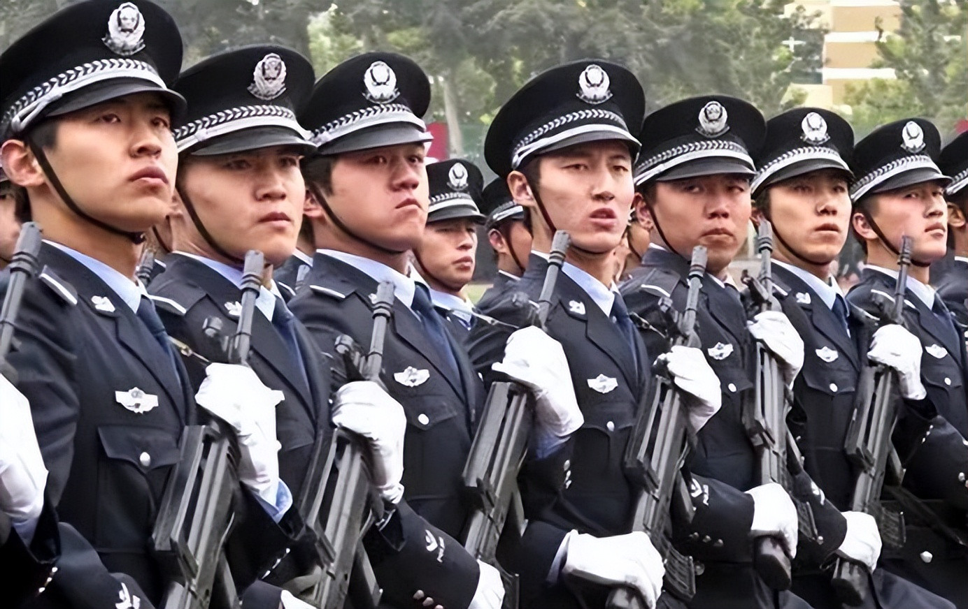 考上警察才知道, 行政编和事业编警察之间的差距, 学生别选错了