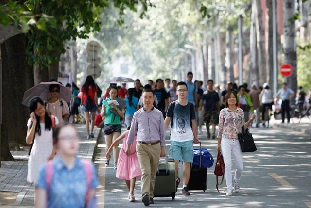 河南某大学试行“男女混住”, 女方家长反对, 校方却回应好处多多