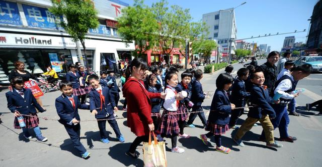 放假通知! 安徽大中小学生放假时间来了, 家长欲哭无泪