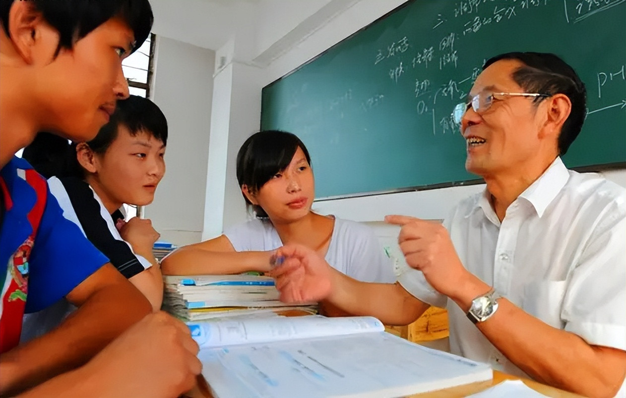 一位学生高考差2分上清华，母亲重查试卷时，11个字让她彻底清醒