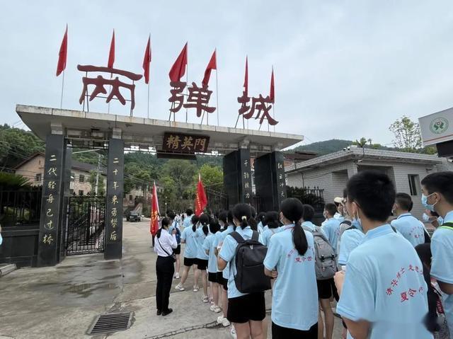 红色 科技 文化/绵阳安州中学高2022级夏令营探访两弹城走进西科大