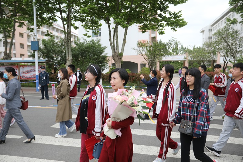 考上
就高枕无忧了? 老师: 以下5件事准高一新生要做好