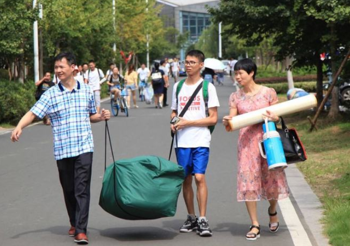 “有点父爱, 但不多”, 学生晒出和爸爸的聊天记录, 父爱如泥石流