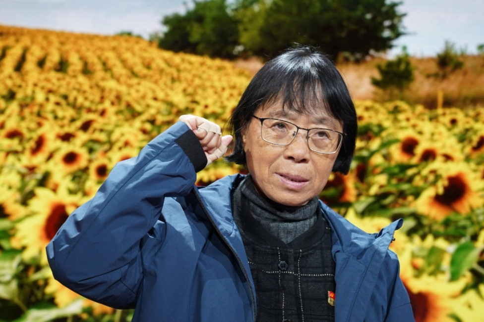 她放弃大城市的教师编制，回母校接力恩师张桂梅，成为华坪女高的老师