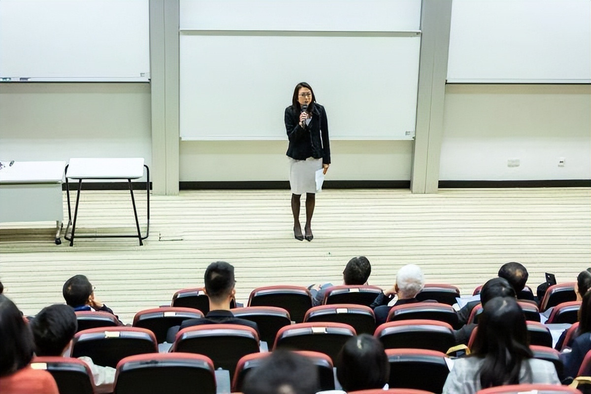 又是“量身定做岗位”? 杭州一小学招数学老师, 要求学园林专业