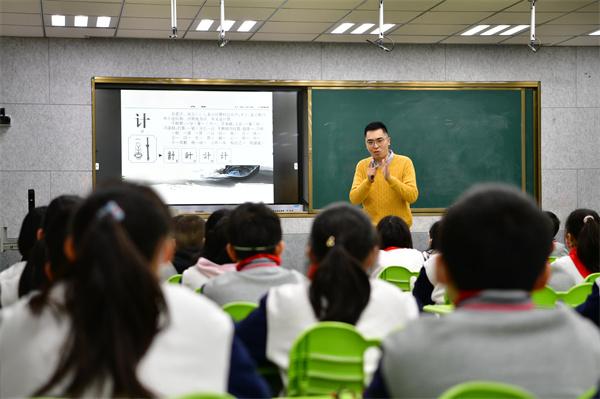 开学首日 中医药科普讲座走进潇翔小学