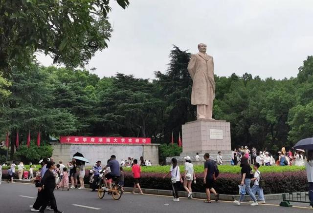 湖南大学: 没围墙没大门校园随意进