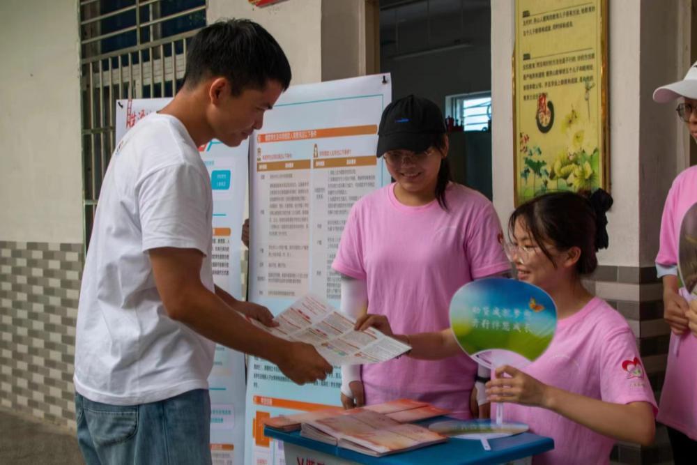 不让一个学生因钱辍学! 广东二师深入基层开展资助政策宣传