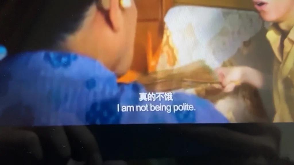 这句英文实际上很地道：Iamnotbeingpolite.（我真不是装客