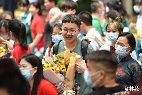 乡镇
仅18人本科上线也发喜报? 大家不要嘲笑, 现实就这么残酷