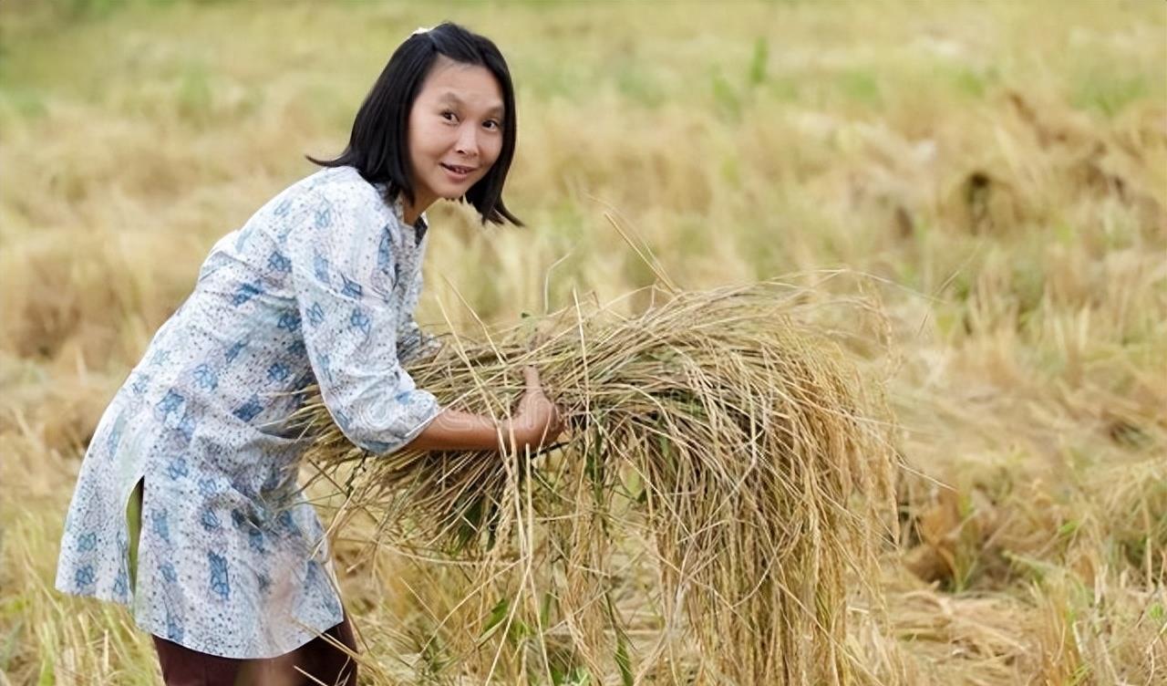 女儿考上大学, 亲戚们都躲着我, 12年不来往的小叔子又再次主动找上门