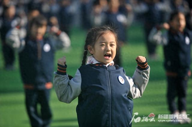 打造特色品牌学校 乌鲁木齐市第143中学展校园风采