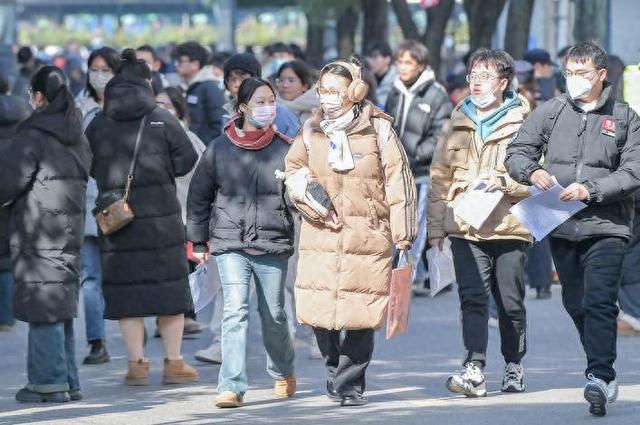 2024年全国硕士研究生考试开考 湖北20万余考生步入考场 一带一路等热点进入考题