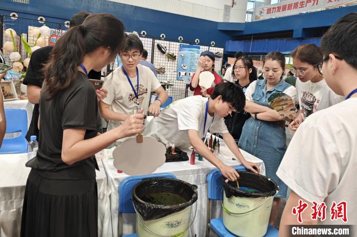 福建省
活动周启动 学子各展才艺